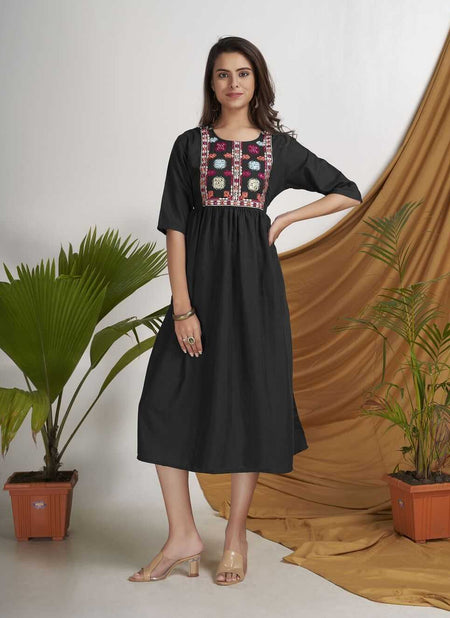 Shahar Roman 3-Piece Embroidered Kurta Set with Bottom & Dupatta